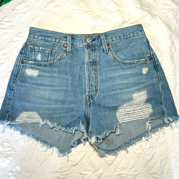 Levi’s 501 denim shorts light wash blue distressed high rise size 28 - Picture 3 of 10